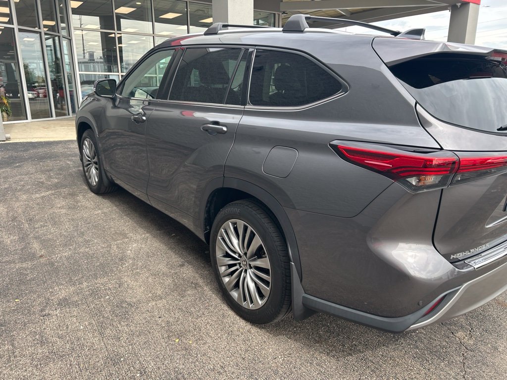 Used 2021 Toyota Highlander Platinum AWD/4WD image 4