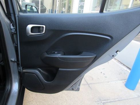 Used 2022 Hyundai Venue SEL image 22