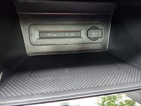 Certified 2022 Volkswagen Atlas Cross Sport SEL Premium R-Line image 38