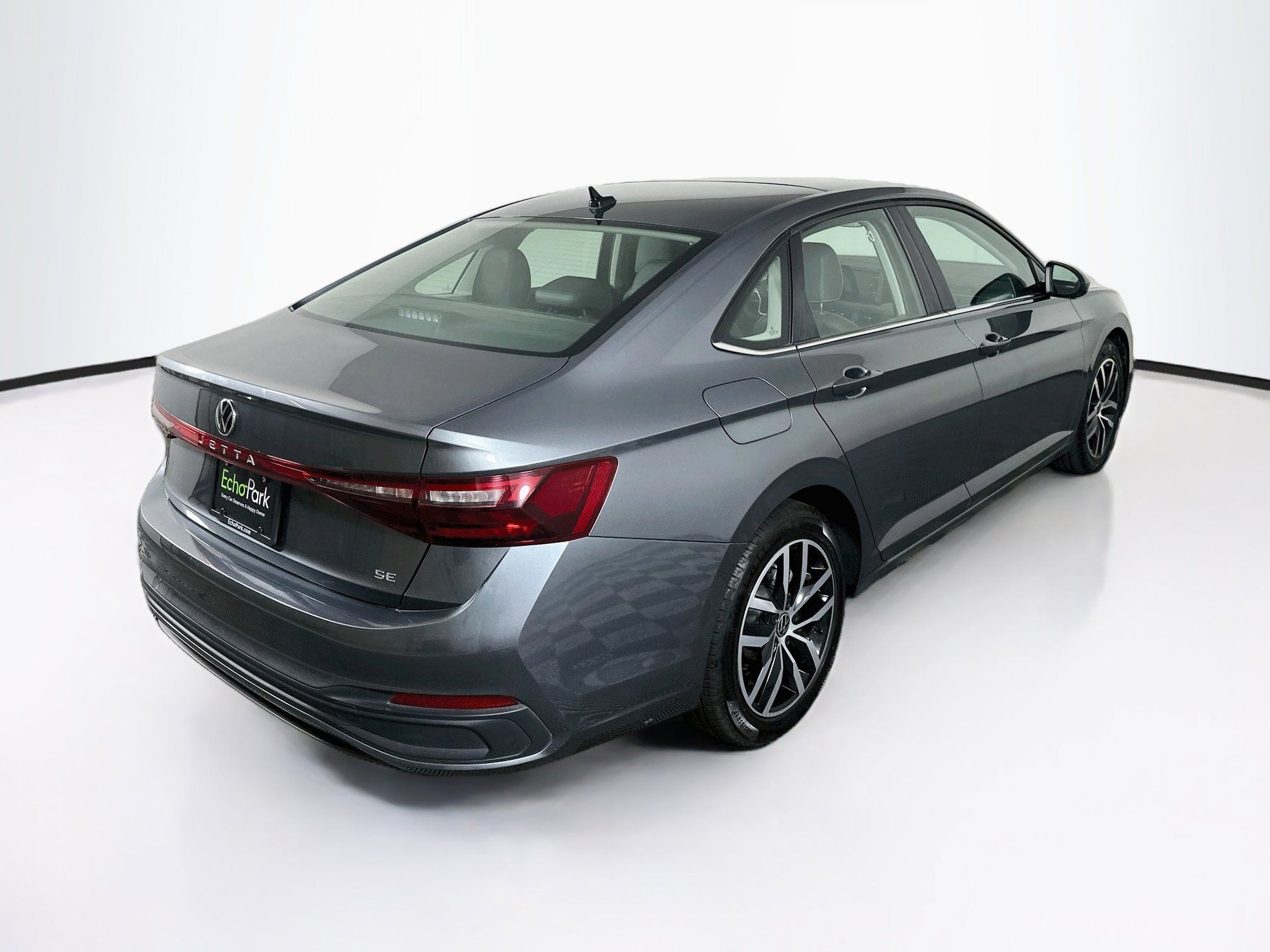 Used 2025 Volkswagen Jetta SE FWD image 9