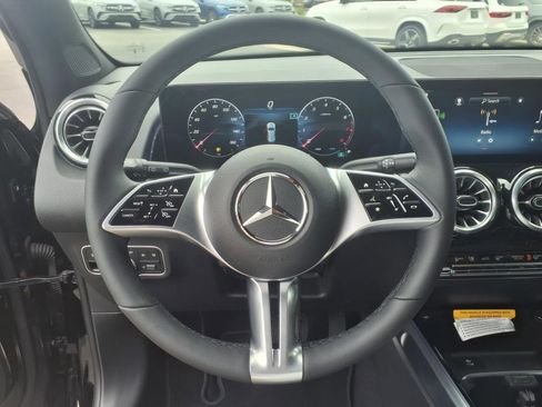New 2025 Mercedes-Benz GLB 250 4MATIC image 17
