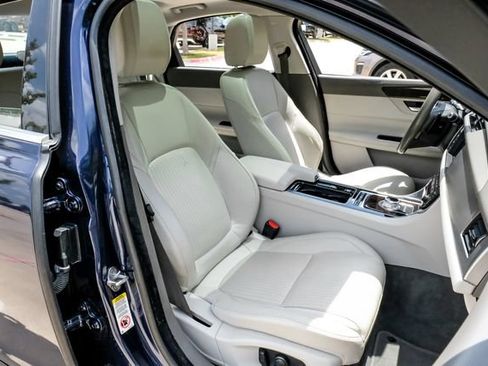 Used 2016 Jaguar XF Prestige RWD image 42
