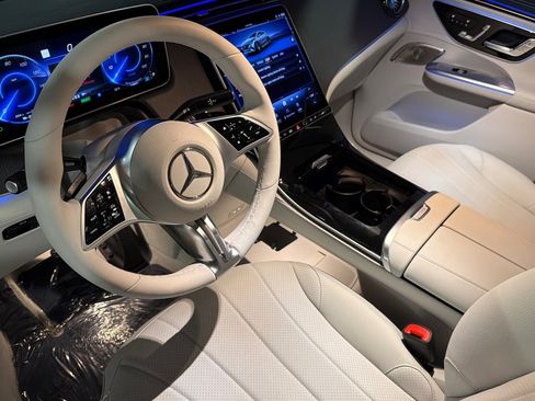 New 2026 Mercedes-Benz EQE 320 4MATIC SUV image 9