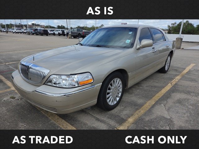 Used 2005 Lincoln Town Car Signature RWD image 3