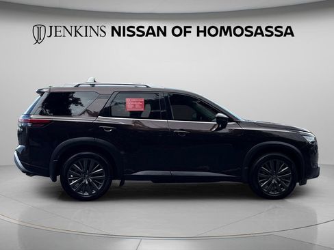 Certified 2022 Nissan Pathfinder SL w/ SL Premium Package FWD image 2
