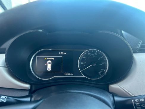 Used 2021 Nissan Versa SV FWD image 14