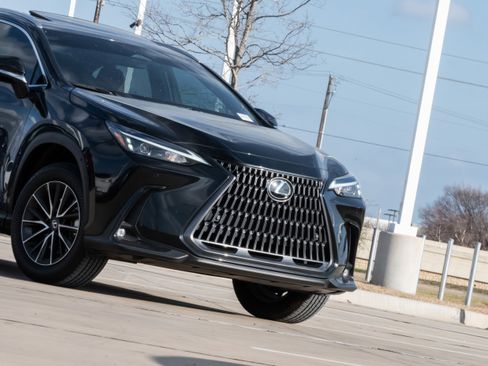 Used 2025 Lexus NX 250 FWD image 5