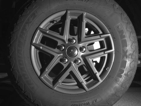 Used 2025 Jeep Wrangler Unlimited Sport AWD/4WD image 12