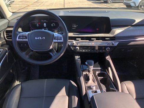 Used 2024 Kia Telluride EX w/ EX Captain's Chair Package image 17