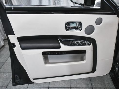 Used 2018 Rolls-Royce Ghost RWD image 9