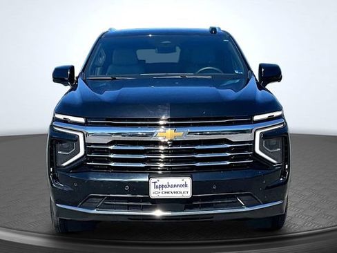 Used 2025 Chevrolet Suburban LT AWD/4WD image 2