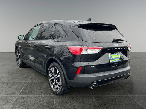 Used 2022 Ford Escape SE w/ SE Sport Appearance Package image 5