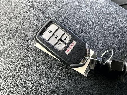 Used 2022 Honda Accord Touring image 12