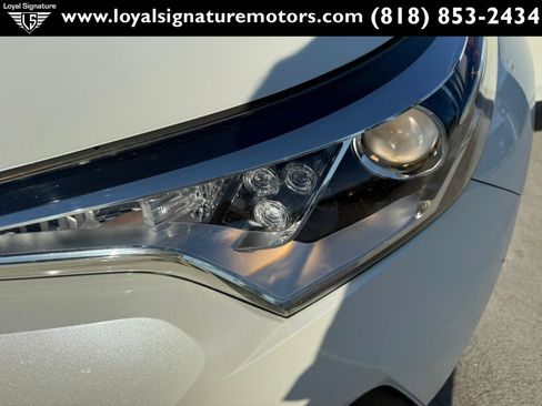 Used 2018 Toyota C-HR XLE FWD image 32