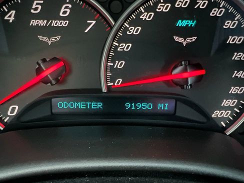 Used 2005 Chevrolet Corvette Coupe w/ Preferred Equipment Group RWD image 8