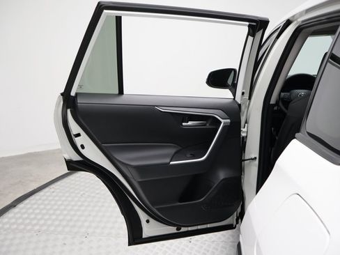 Certified 2025 Toyota RAV4 XLE image 21