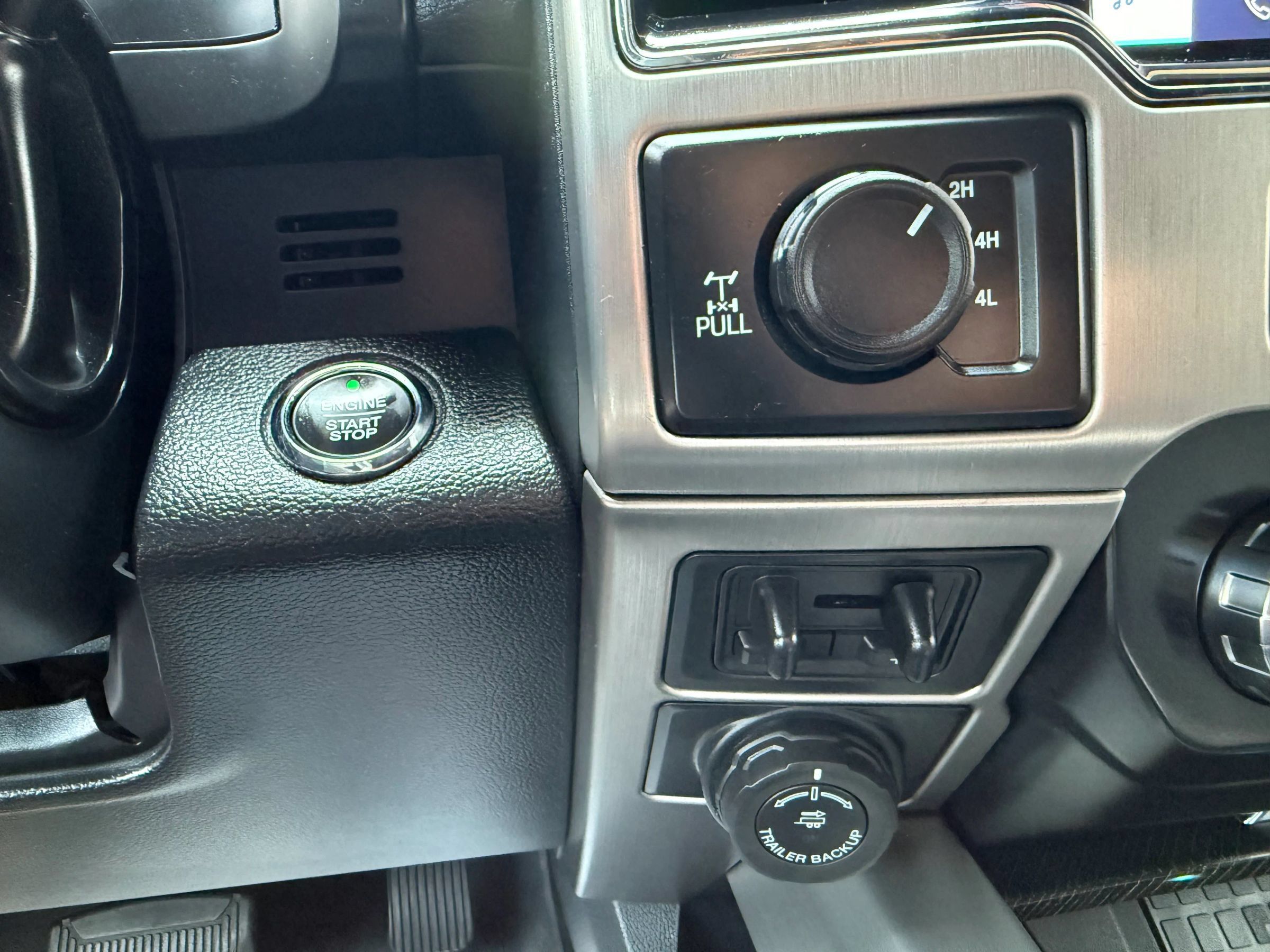 Used 2022 Ford F250 Platinum w/ FX4 Off-Road Package AWD/4WD image 26