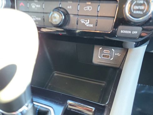 Certified 2022 Jeep Compass Latitude image 34