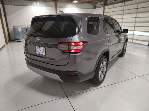 Used 2025 Honda Pilot EX-L image 13