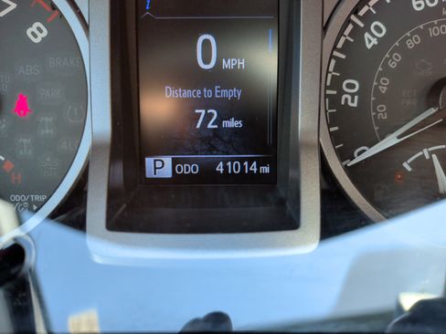 Used 2018 Toyota Tacoma Limited image 22