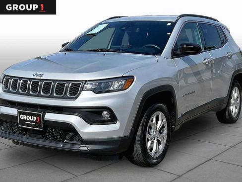 Used 2024 Jeep Compass Latitude AWD/4WD image 1