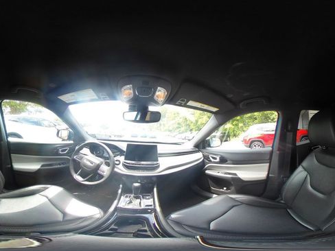 Used 2025 Jeep Compass Limited AWD/4WD image 37