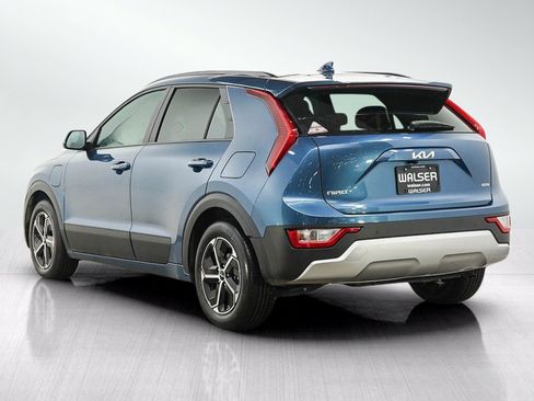 Used 2024 Kia Niro EX w/ EX Cold Weather Package FWD image 3