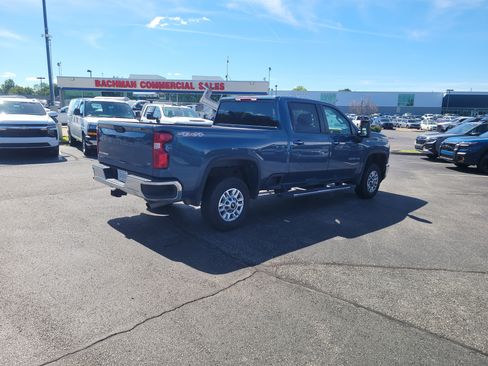 Used 2025 Chevrolet Silverado 2500 LT w/ Convenience Package AWD/4WD image 3