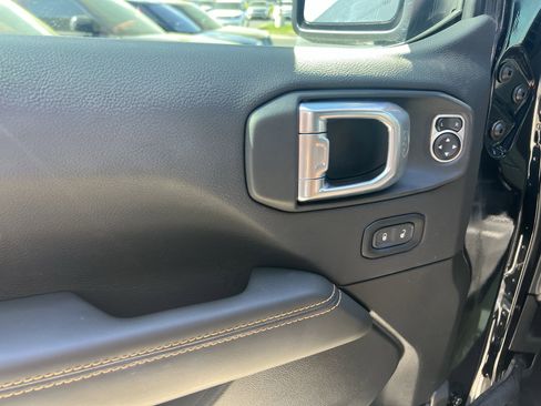 Used 2024 Jeep Wrangler Sahara image 14