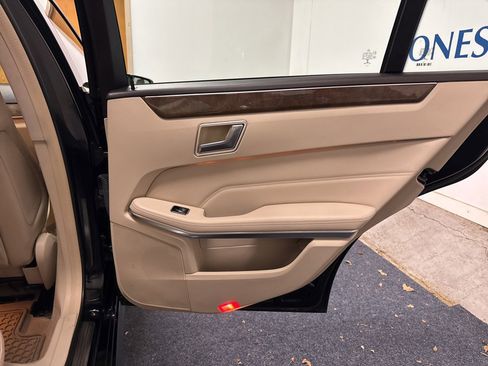 Used 2014 Mercedes-Benz E 350 4MATIC Sedan image 17