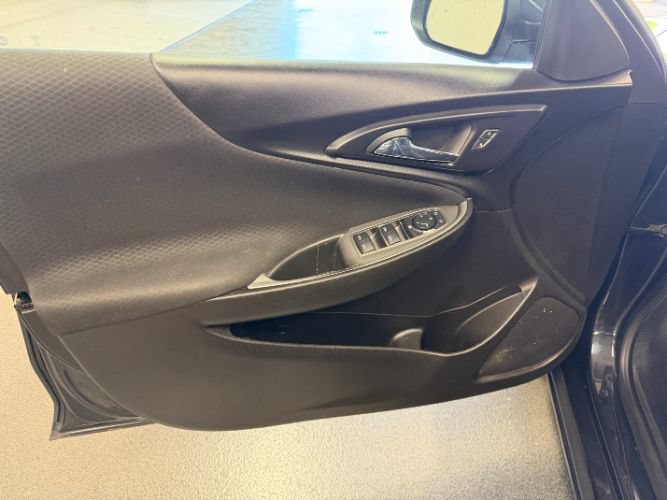 Used 2023 Chevrolet Malibu LT FWD image 9
