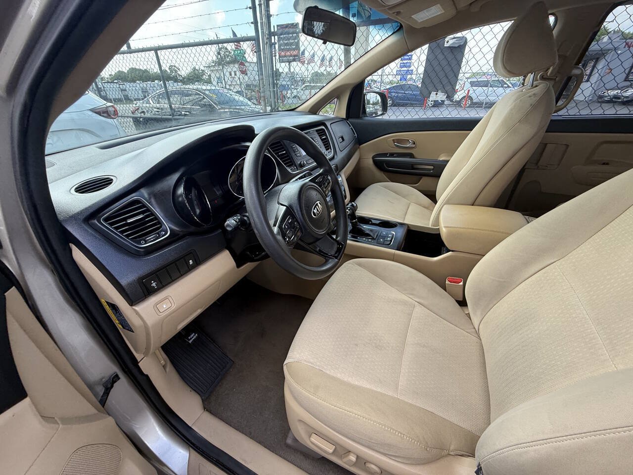Used 2016 Kia Sedona LX w/ Option Group 020 FWD image 6