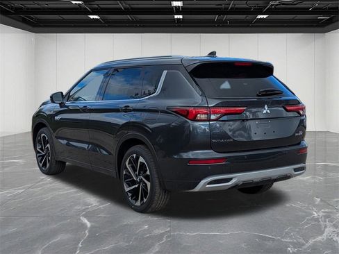 New 2025 Mitsubishi Outlander SEL image 3