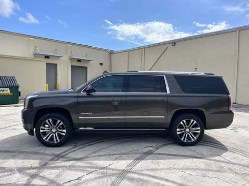 Used 2019 GMC Yukon XL Denali w/ Denali Ultimate Package AWD/4WD image 8