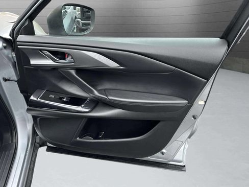 Used 2018 MAZDA CX-9 Touring image 29