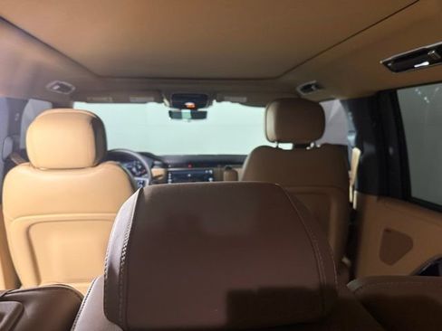 Used 2025 Land Rover Range Rover Long Wheelbase SE image 40