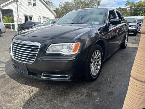 Used 2013 Chrysler 300 image 8