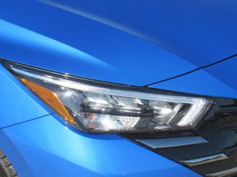 Used 2024 Nissan Versa SR FWD image 8