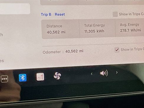 Used 2021 Tesla Model Y Long Range AWD/4WD image 11