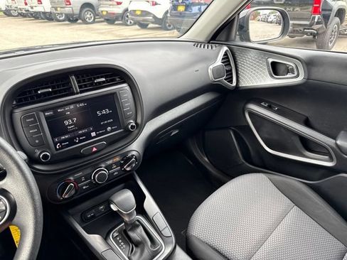 Used 2025 Kia Soul LX w/ LX Technology Package FWD image 37
