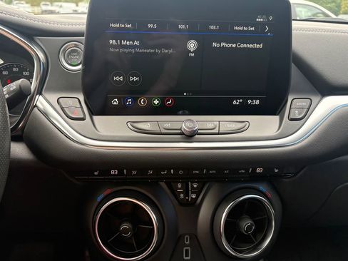 Used 2024 Chevrolet Blazer LT w/ Convenience Package FWD image 9