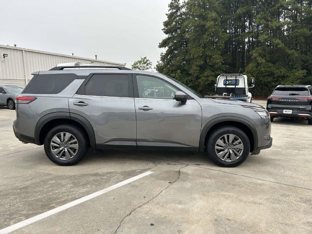 Used 2025 Nissan Pathfinder SV AWD/4WD image 2