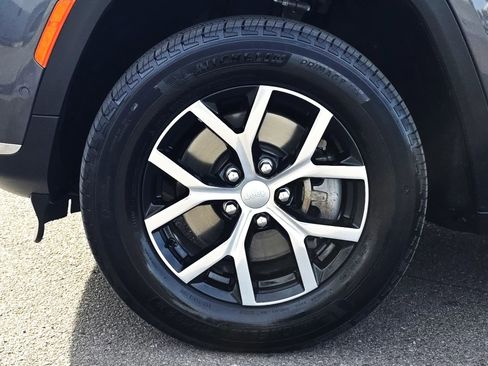 Certified 2024 Jeep Grand Cherokee L Limited w/ Luxury Tech Group II image 9