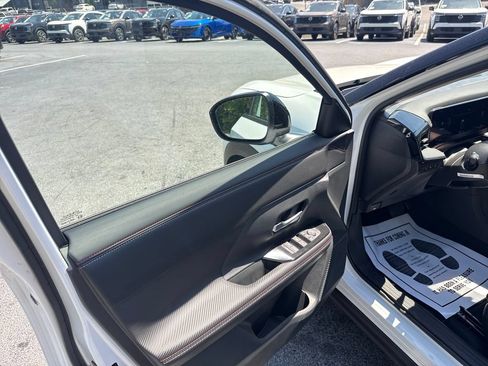 Used 2026 Nissan Kicks SR w/ SR Premium Package FWD image 10