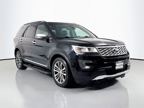 Used 2017 Ford Explorer Platinum image 3