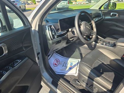 Used 2024 Kia Sorento S w/ Panoramic Sunroof Package FWD image 4