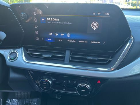 Used 2025 Chevrolet Trax LT image 18