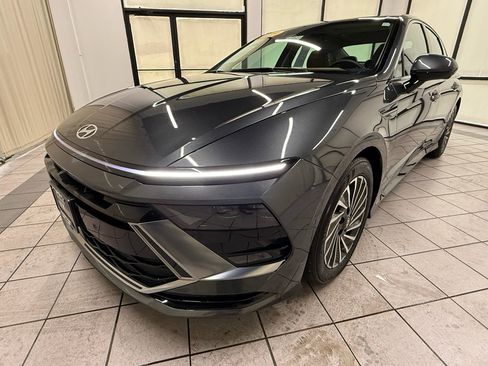 Used 2025 Hyundai Sonata Limited FWD image 10