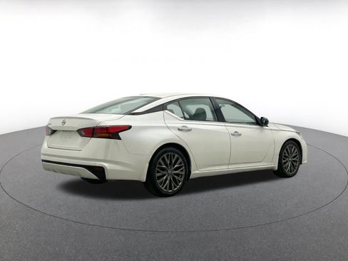 Used 2025 Nissan Altima 2.5 SV FWD image 8