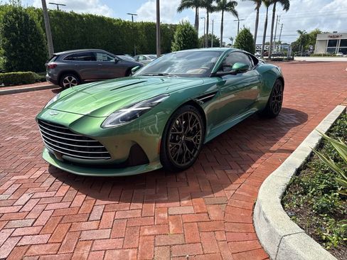 Used 2024 Aston Martin DB12 Coupe RWD image 2